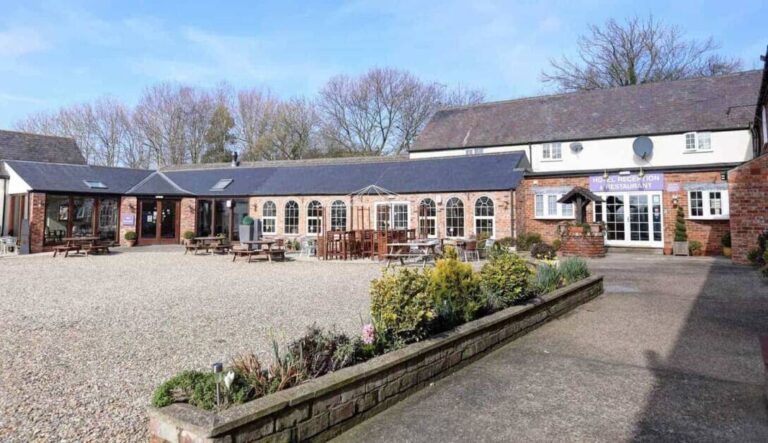 manor court hotel and azzurro ristorante italiano featured on bridlington net business directory 768x443