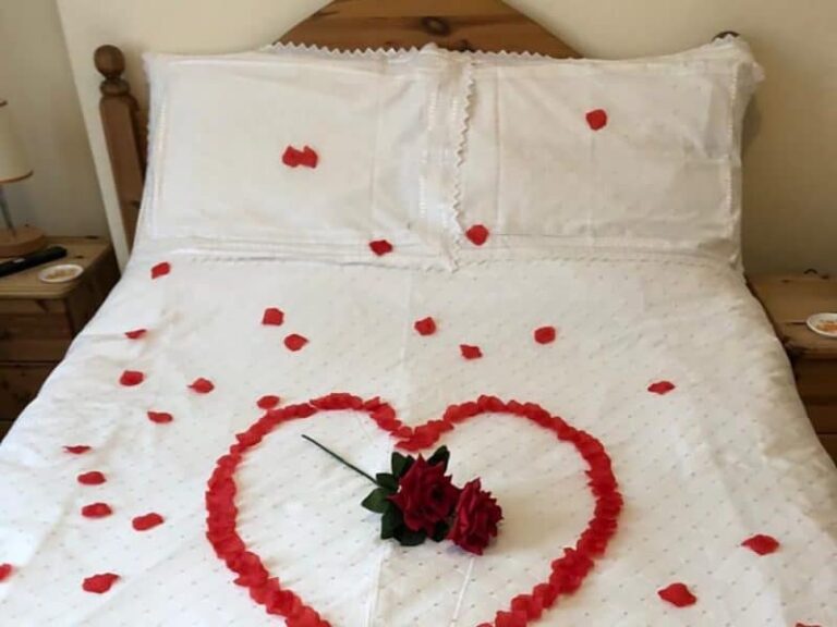 double rose bed e1716378766450 768x576