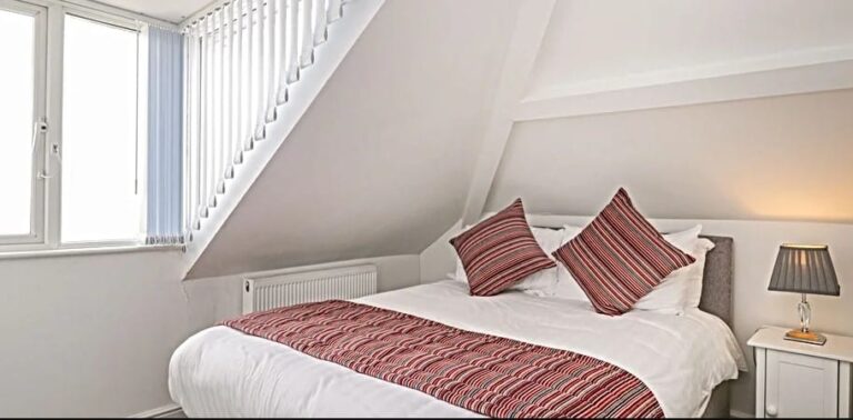 expanse apartments gansey girl double bed 768x378