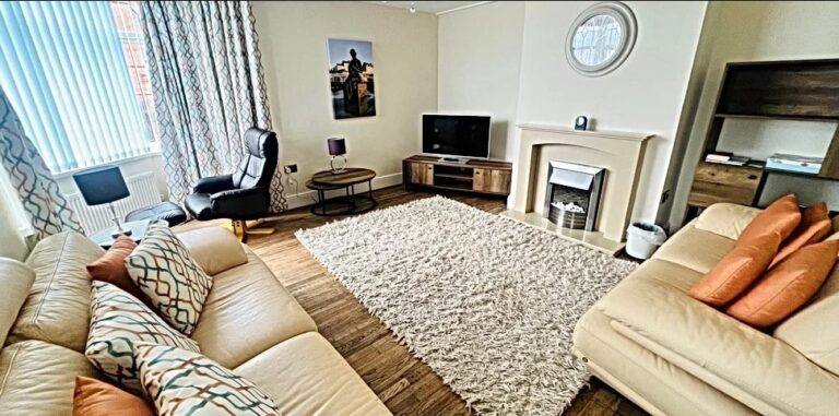 fishermans friend lounge1 expanse apartments 768x381