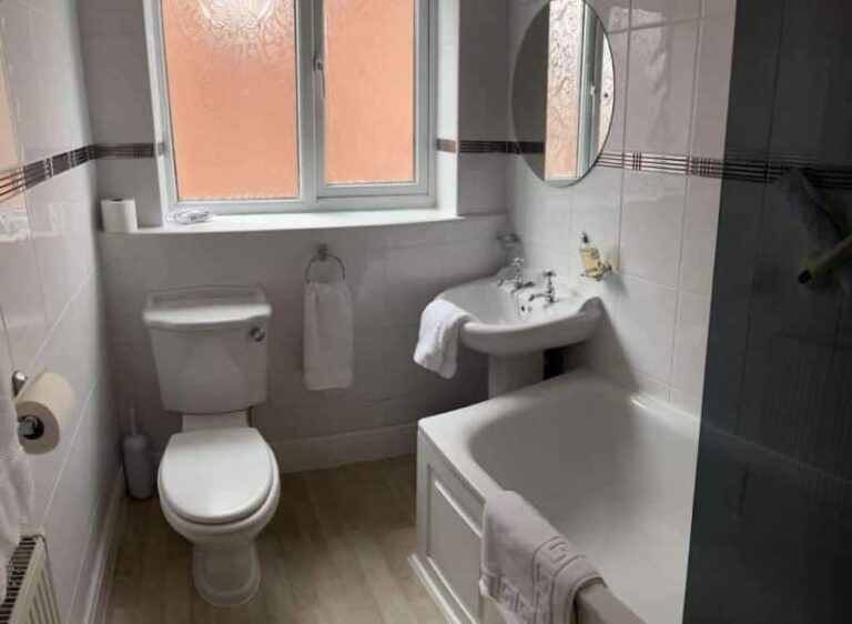 white bath e1716379205669 768x562